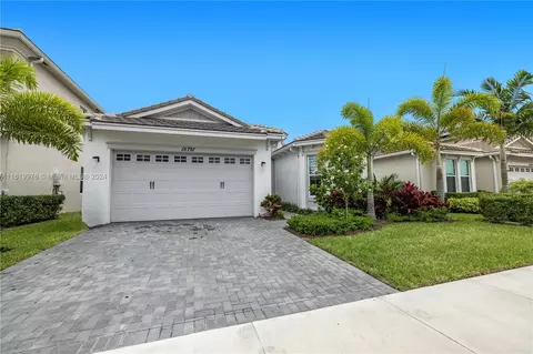 15791 Orchard Dr, Loxahatchee, FL 33470