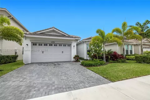 15791 Orchard Dr, Loxahatchee, FL 33470