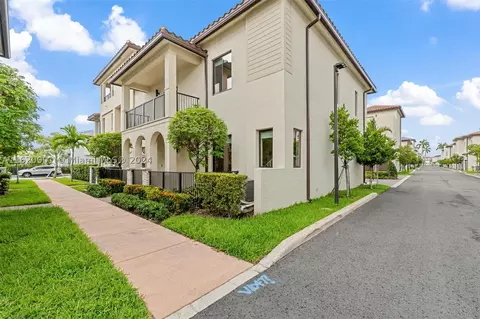 4785 NW 83rd Ct, Doral, FL 33166