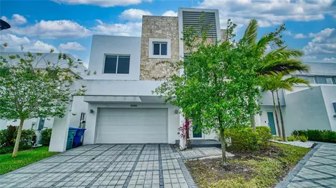 10380 NW 68th Ter, Doral, FL 33178