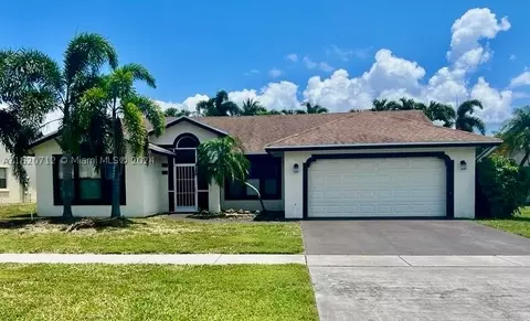 434 N Country Club Blvd, Boca Raton, FL 33487
