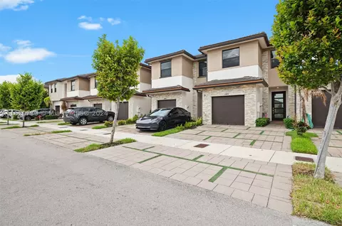 15832 NW 91st Ave, Miami Lakes, FL 33018