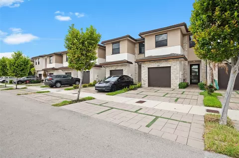 15832 NW 91st Ave, Miami Lakes, FL 33018