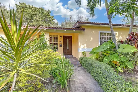 861 NE 119th St, Biscayne Park, FL 33161