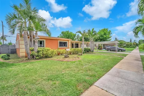 Exterior - 910 NW 197th Ter, Miami Gardens, FL 33169 photo 1 of 5
