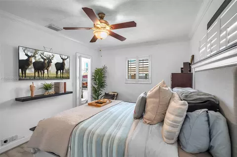 Bedroom - 910 NW 197th Ter, Miami Gardens, FL 33169 photo 3 of 4