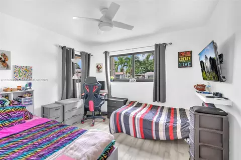 Bedroom - 910 NW 197th Ter, Miami Gardens, FL 33169 photo 2 of 4