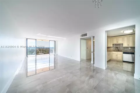 2450 NE 135th St #909, North Miami, FL 33181