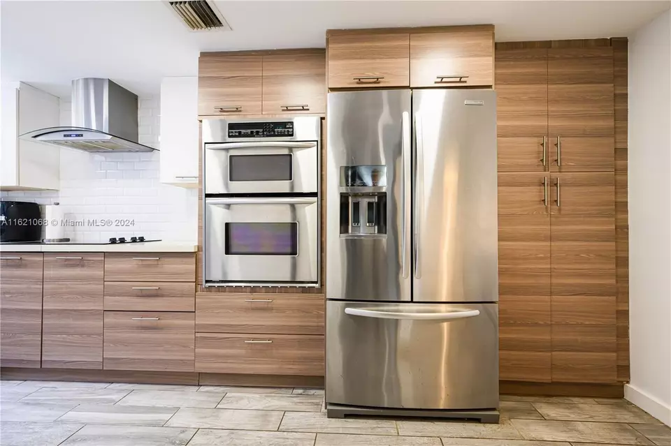  1027 NE 202nd Ln, Miami, FL 33179 photo 14