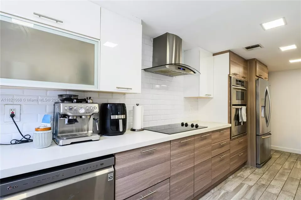  1027 NE 202nd Ln, Miami, FL 33179 photo 13