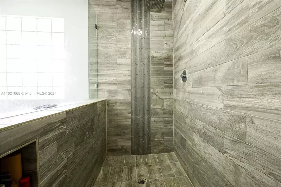  1027 NE 202nd Ln, Miami, FL 33179 photo 31