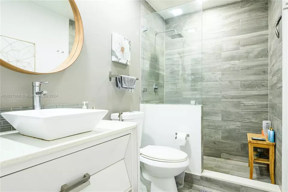  1027 NE 202nd Ln, Miami, FL 33179 photo 22