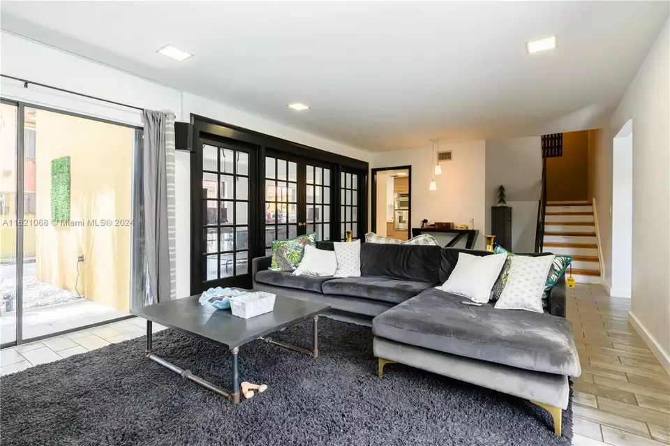  1027 NE 202nd Ln, Miami, FL 33179 photo 6