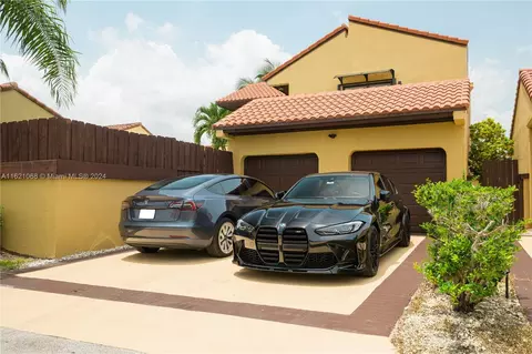 1027 NE 202nd Ln, Miami, FL 33179