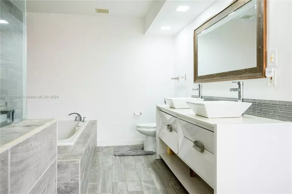  1027 NE 202nd Ln, Miami, FL 33179 photo 29