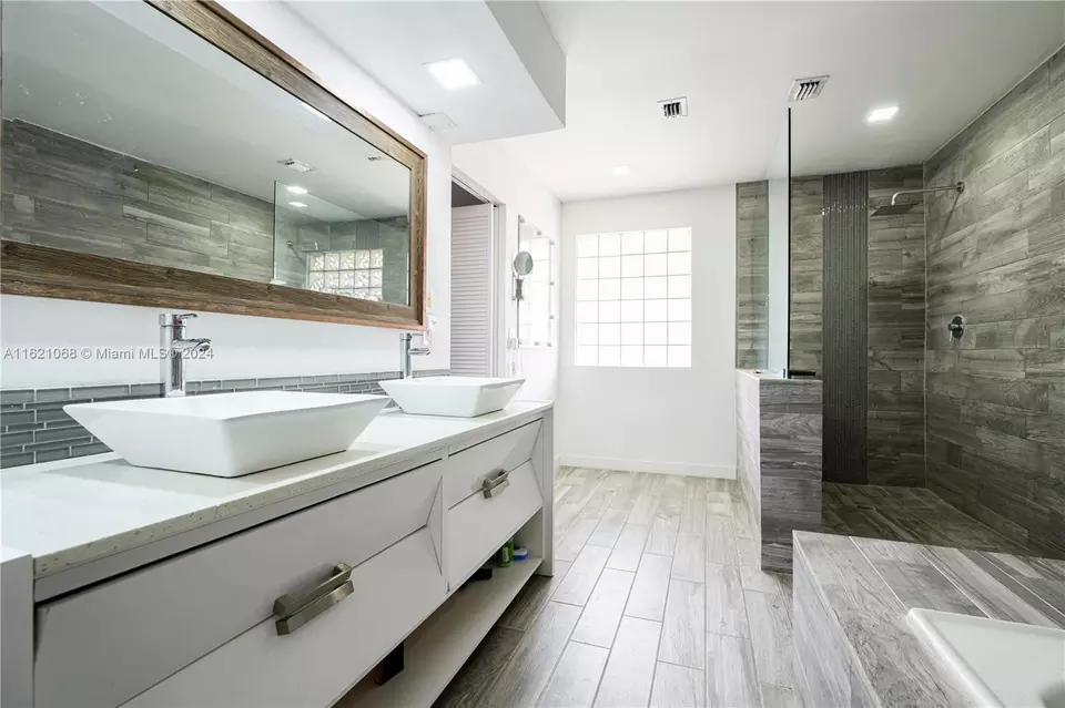  1027 NE 202nd Ln, Miami, FL 33179 photo 35