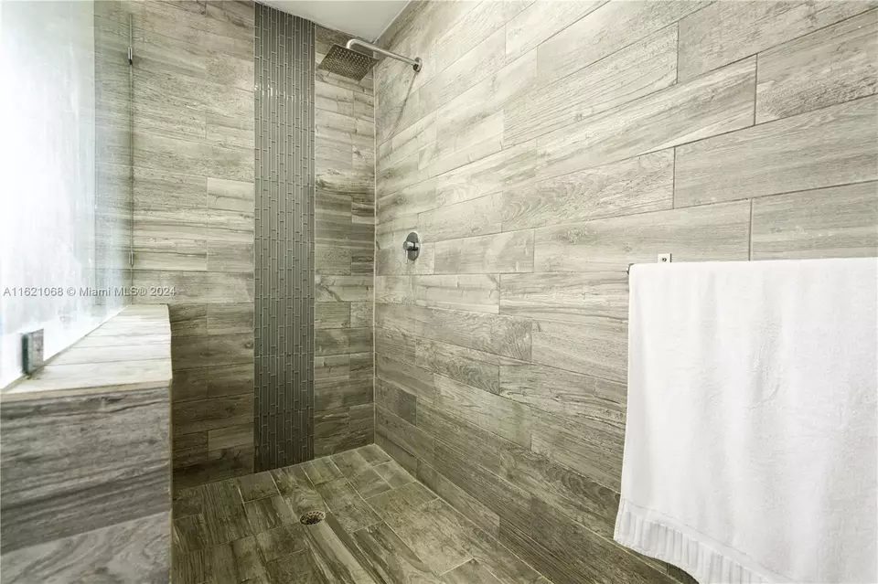  1027 NE 202nd Ln, Miami, FL 33179 photo 30