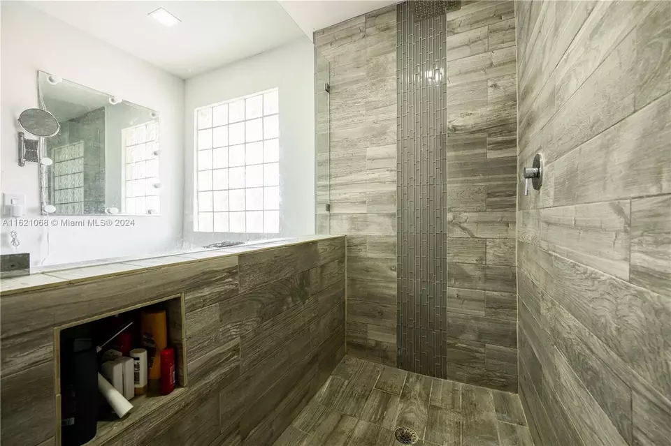  1027 NE 202nd Ln, Miami, FL 33179 photo 32