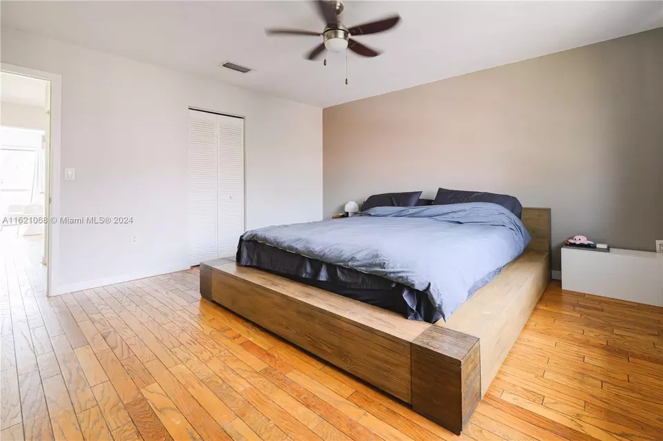  1027 NE 202nd Ln, Miami, FL 33179 photo 27