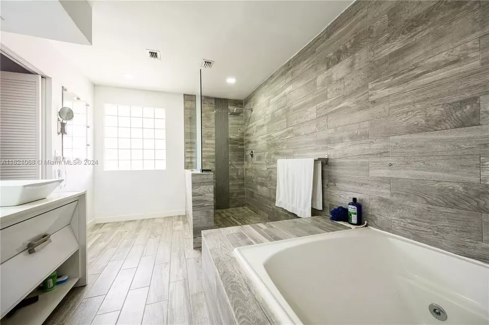  1027 NE 202nd Ln, Miami, FL 33179 photo 37