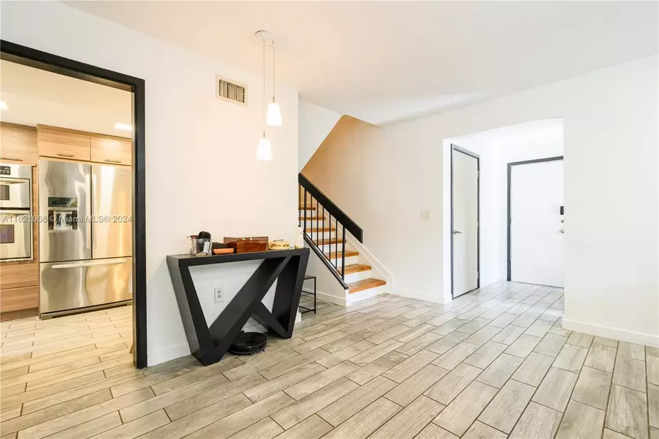  1027 NE 202nd Ln, Miami, FL 33179 photo 2