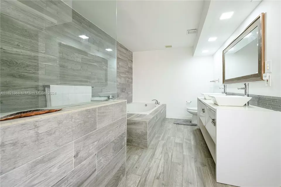  1027 NE 202nd Ln, Miami, FL 33179 photo 28