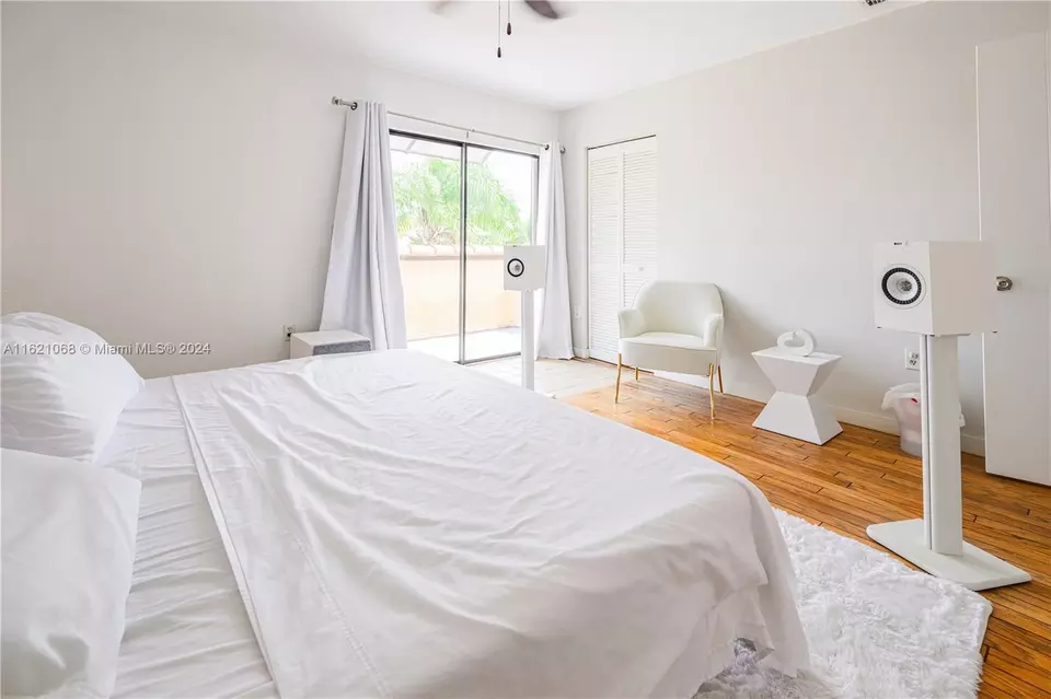  1027 NE 202nd Ln, Miami, FL 33179 photo 19