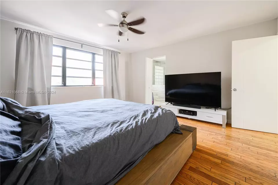  1027 NE 202nd Ln, Miami, FL 33179 photo 25