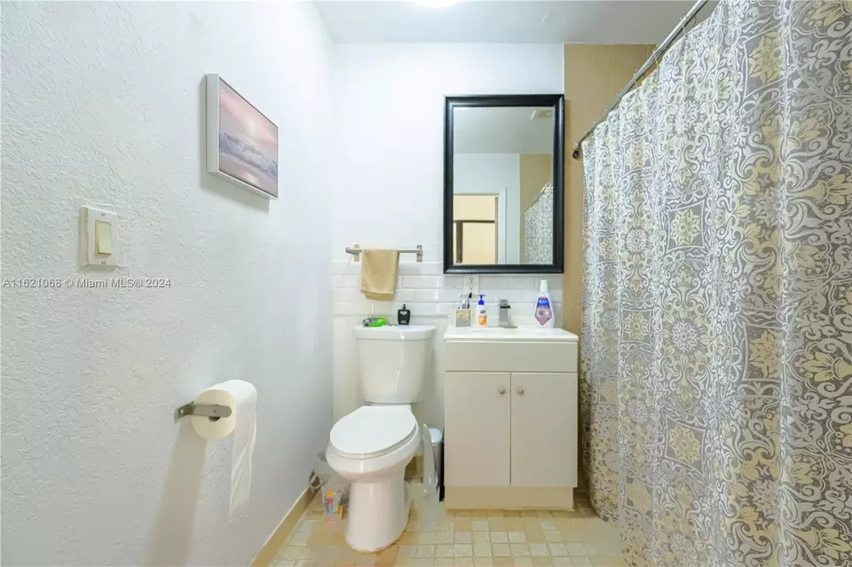  1027 NE 202nd Ln, Miami, FL 33179 photo 7