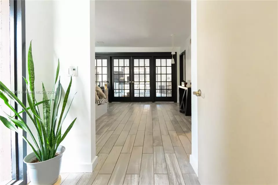  1027 NE 202nd Ln, Miami, FL 33179 photo 3