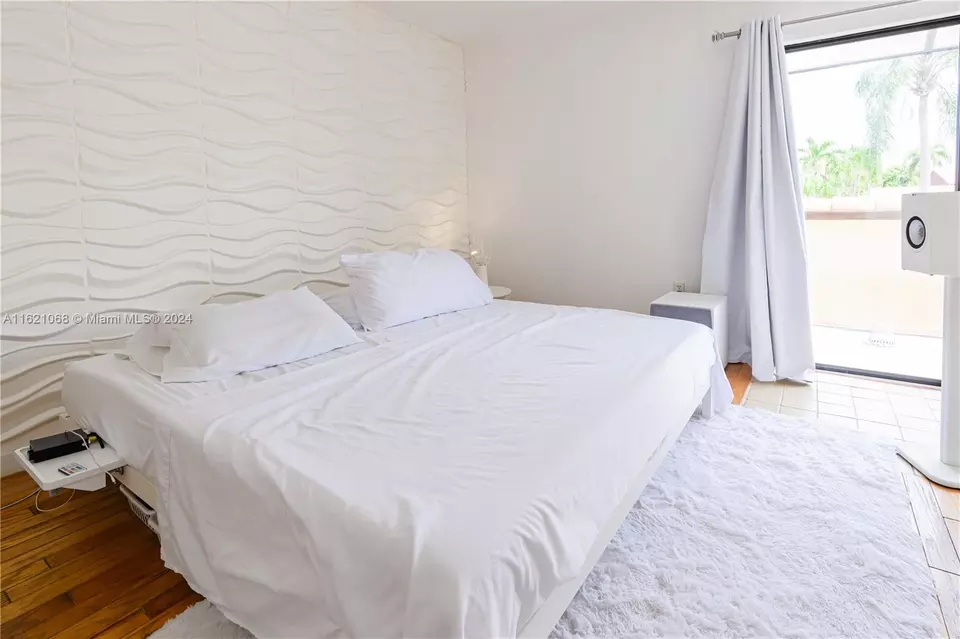  1027 NE 202nd Ln, Miami, FL 33179 photo 18