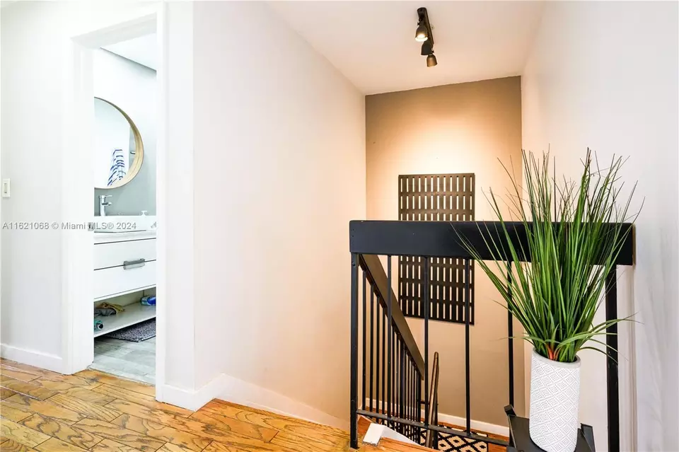  1027 NE 202nd Ln, Miami, FL 33179 photo 21