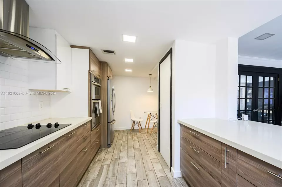  1027 NE 202nd Ln, Miami, FL 33179 photo 12