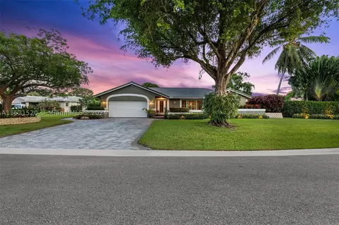 1046 NW 82nd Ter, Coral Springs, FL 33071