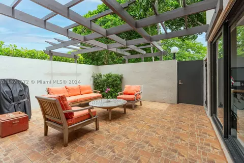 4730 SW 67th Ave #I7, Miami, FL 33155