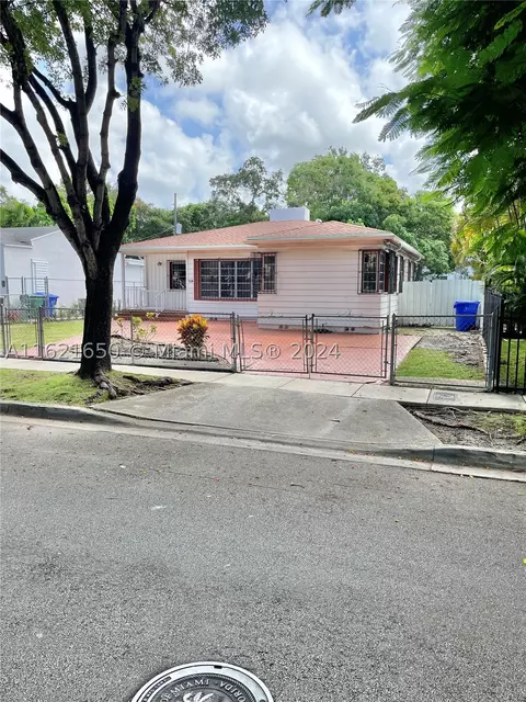 219 SW 26th Rd, Miami, FL 33129