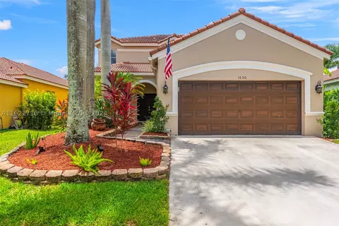 1650 Winterberry Ln, Weston, FL 33327
