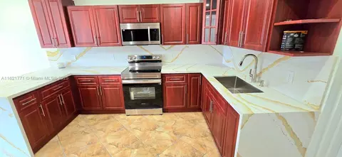 385 W 63rd St, Hialeah, FL 33012 photo 1