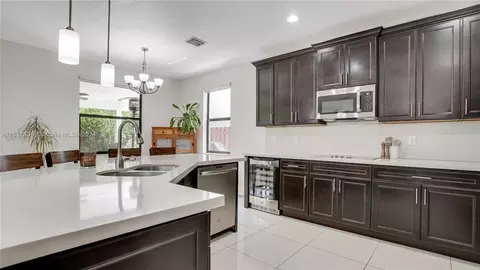 10225 NW 87th Ter, Doral, FL 33178