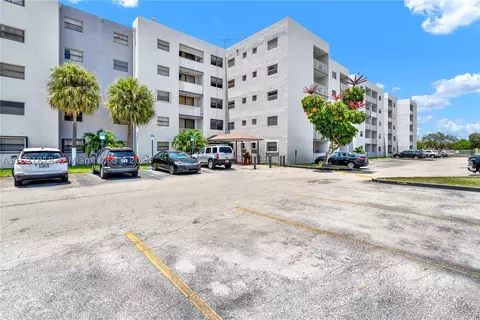 8185 NW 7th St #311, Miami, FL 33126