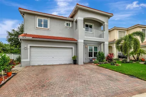 2070 NW 77th Ter, Pembroke Pines, FL 33024