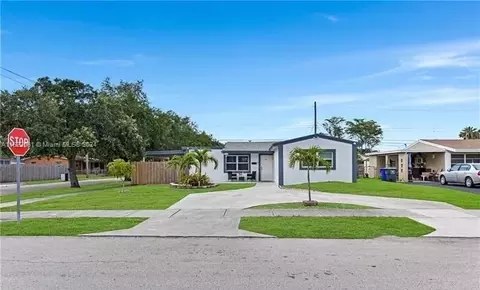 6671 Cody St, Hollywood, FL 33024