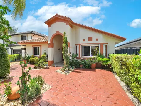 8910 NW 153rd Ter, Miami Lakes, FL 33018