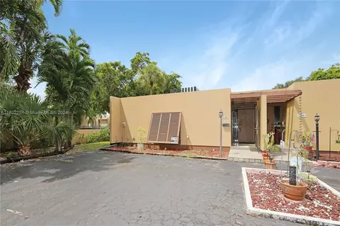 15807 Kingsmoor Way, Miami Lakes, FL 33014