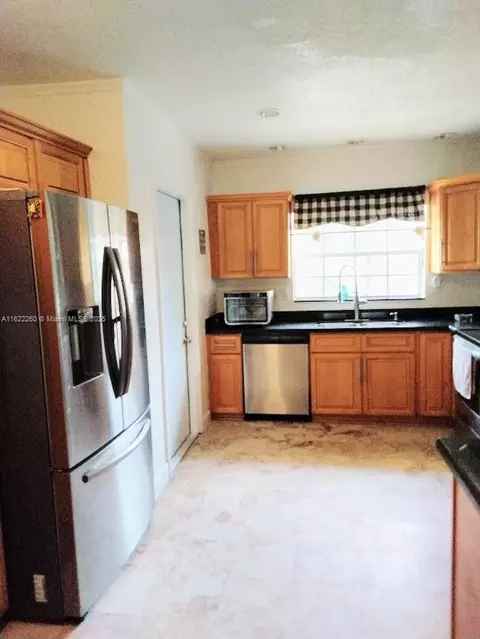 Kitchen - 6474 SW 26th St, Miramar, FL 33023 photo 4 of 4