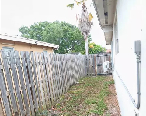 Exterior - 6474 SW 26th St, Miramar, FL 33023 photo 1 of 4