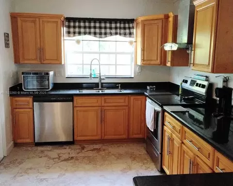 Kitchen - 6474 SW 26th St, Miramar, FL 33023 photo 3 of 4