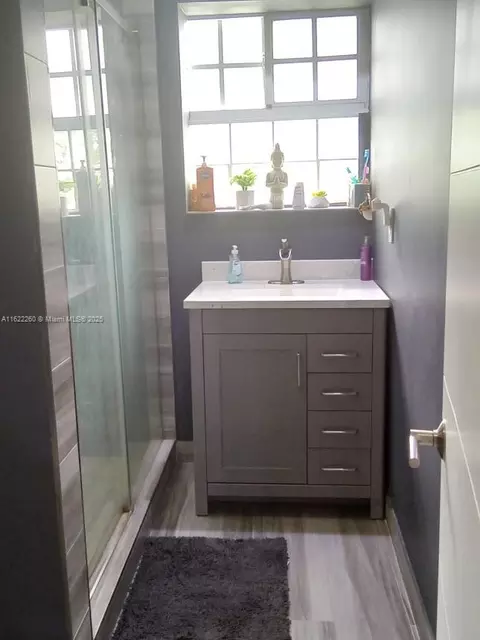 Bath - 6474 SW 26th St, Miramar, FL 33023 photo 2 of 4