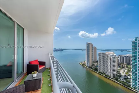 325 S Biscayne Blvd #3915, Miami, FL 33131