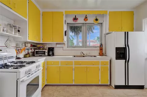 211 W Rivo Alto Dr, Miami Beach, FL 33139